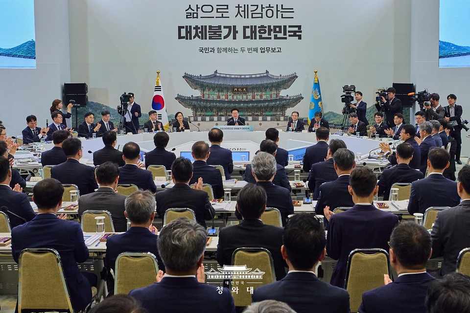 이재명 대통령이 7월 16일 청와대 영빈관에서 열린 국토교통부, 농림축산식품부, 해양수산부 등에 대한 부처 업무보고에서 발언하고 있다.
