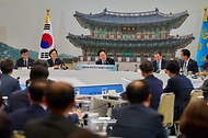 이재명 대통령이 7월 16일 청와대 영빈관에서 열린 보건복지부, 식품의약품안전처, 성평등가족부, 국민권익위원회 등에 대한 부처 업무보고에서 발언하고 있다.