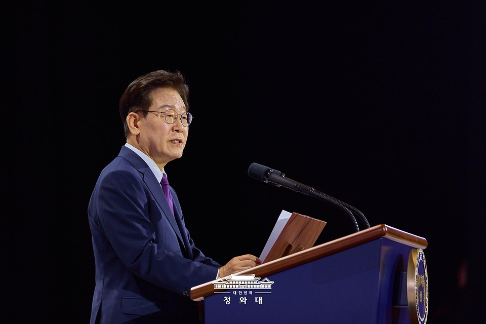 이재명 대통령이 7월 19일 부산에서 열린 제48차 유네스코 세계유산위원회 개회식에서 축사를 하고 있다.