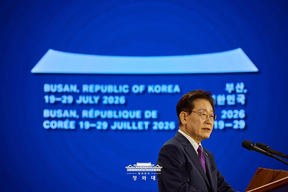 이재명 대통령이 7월 19일 부산에서 열린 제48차 유네스코 세계유산위원회 개회식에서 축사를 하고 있다.