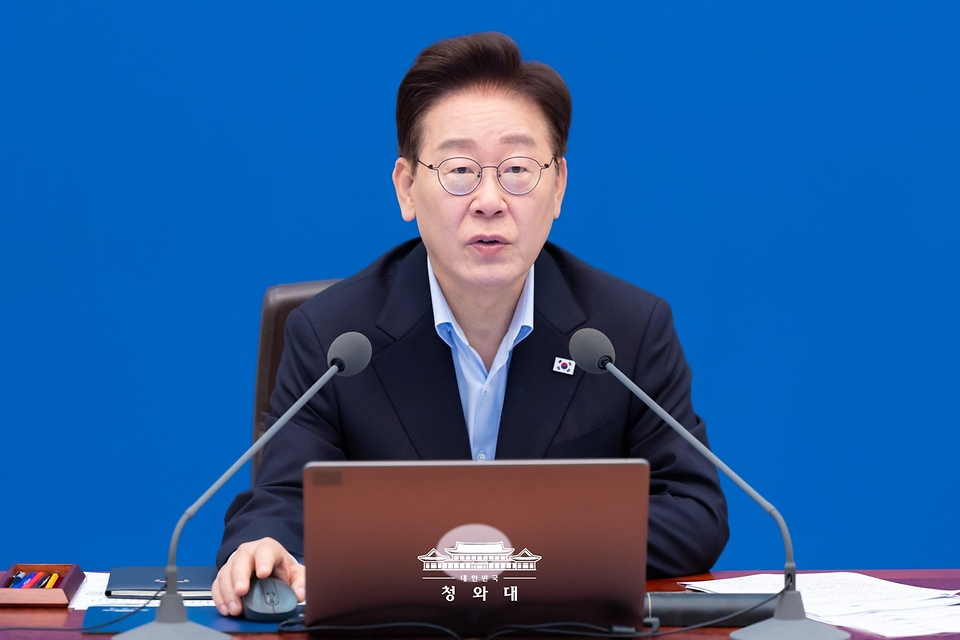 이재명 대통령이 7월 21일 청와대에서 열린 국무회의에서 발언하고 있다.