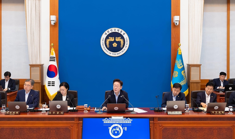 이재명 대통령이 7월 21일 청와대에서 열린 국무회의에서 발언하고 있다.