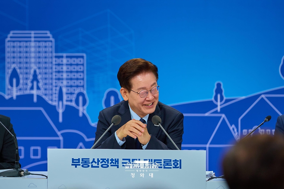 이재명 대통령이 7월 23일 서울 여의도 KBS 별관에서 열린 부동산정책 국민 대토론회에서 발언하고 있다.