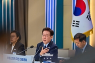 이재명 대통령이 7월 23일 서울 여의도 KBS 별관에서 열린 부동산정책 국민 대토론회에서 발언하고 있다.