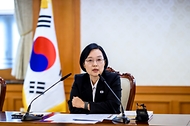 한성숙 국무총리가 7월 23일 서울 종로구 정부서울청사에서 열린 제58차 국제개발협력위원회 회의를 주재하고 있다.