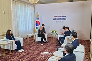 이재명 대통령이 7월 24일(현지 시간) 미국 샌프란시스코에서 젠슨 황 엔비디아 최고경영자(CEO)와 면담하고 있다.