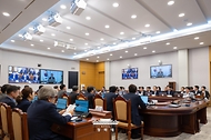 브라질을 국빈 방문 중인 이재명 대통령이 7월 26일(현지 시간) 브라질리아 한 호텔에서 화상 수석보좌관회의를 주재하고 있다.