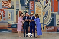 이재명 대통령과 김혜경 여사가 루이스 이나시우 룰라 다시우바 브라질 대통령 부부와 함께 7월 27일(현지 시간) 브라질리아 외교부궁에서 열린 브라질 대통령 내외 주최 문화공연 및 환영 리셉션에서 기념촬영을 하고 있다.