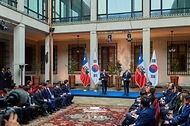 이재명 대통령과 호세 안토니오 카스트 칠레 대통령이 7월 30일(현지 시간) 산티아고 대통령궁에서 공동언론발표에서 발언하고 있다.