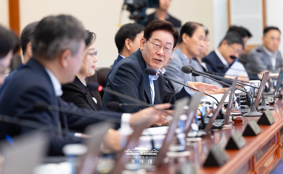 이재명 대통령이 8월 4일 청와대에서 열린 국무회의에서 발언하고 있다.