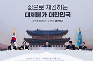 이재명 대통령이 8월 4일 청와대 영빈관에서 열린 산업통상부, 기후에너지환경부, 지식재산처, 원자력안전위원회, 기상청 등에 대한 부처 업무보고에서 발언하고 있다.