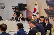 이재명 대통령이 8월 4일 청와대 영빈관에서 열린 고용노동부, 중소벤처기업부, 공정거래위원회 등에 대한 부처업무보고에서 발언하고 있다.
