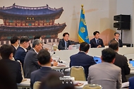 이재명 대통령이 8월 4일 청와대 영빈관에서 열린 고용노동부, 중소벤처기업부, 공정거래위원회 등에 대한 부처업무보고에서 발언하고 있다.