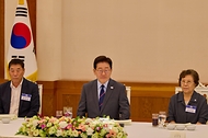8월 5일 청와대에서 이재명 대통령 주최로 전국민족민주유가족협의회 40주년 기념 오찬이 진행되고 있다.