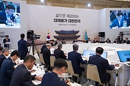 이재명 대통령이 8월 4일 청와대 영빈관에서 열린 산업통상부, 기후에너지환경부, 지식재산처, 원자력안전위원회, 기상청 등에 대한 부처 업무보고에서 발언하고 있다.