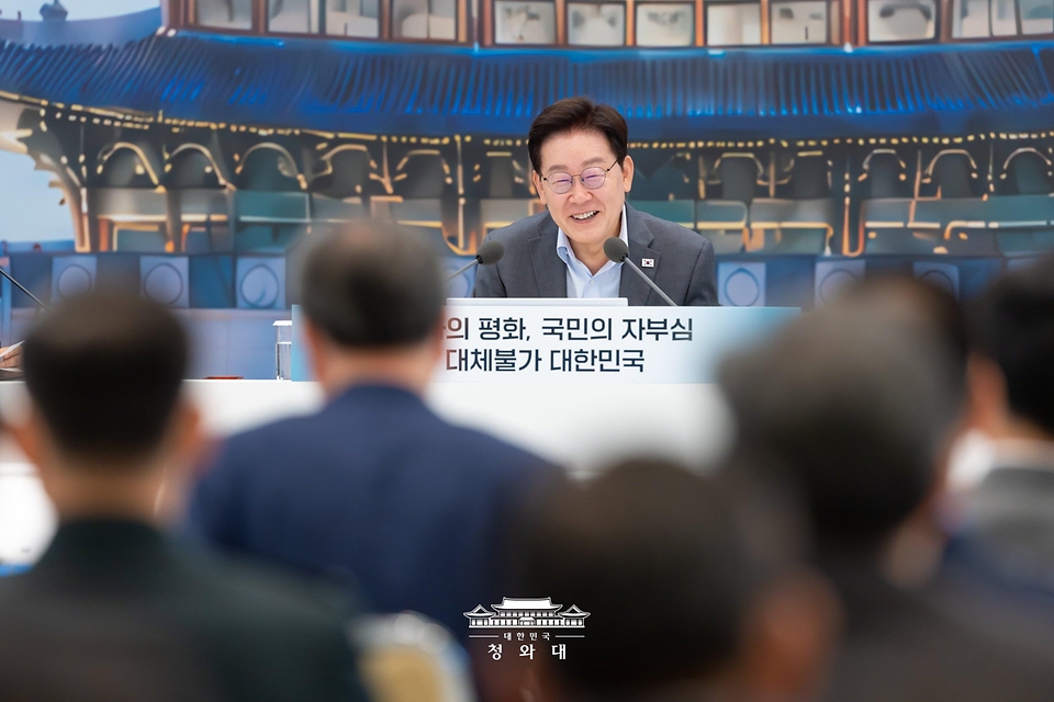 이재명 대통령이 8월 5일 청와대 영빈관에서 열린 외교부·통일부·국방부·국가보훈부 등에 대한 부처 업무보고에서 발언하고 있다.