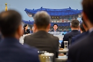 이재명 대통령이 8월 5일 청와대 영빈관에서 열린 행정안전부, 법무부, 국무조정실, 법제처, 인사혁신처 등에 대한 부처 업무보고에서 발언하고 있다.