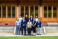 한성숙 국무총리가 8월 9일 서울 종로구 삼청동 국무총리 서울공관에서 열린 청년 일자리·진로 전문가 및 현장 종사자와의 열린 브런치에서 청년 일자리 대책 추진방향에 대해 논의하고 있다.