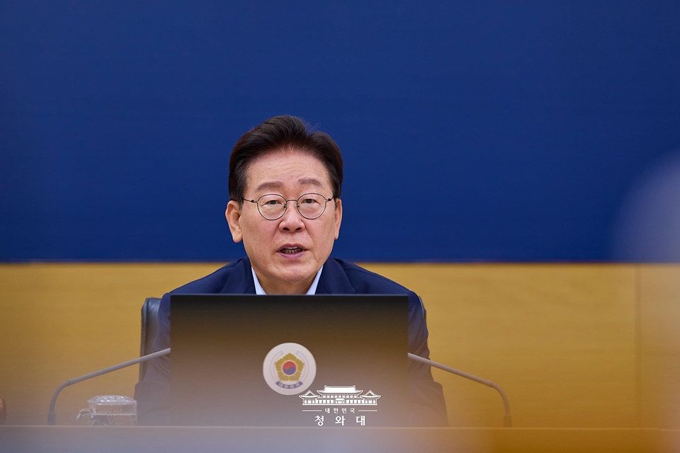 이재명 대통령이 8월 11일 정부세종청사에서 열린 국무회의에서 발언하고 있다.