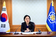 한성숙 국무총리가 8월 12일 서울 종로구 정부서울청사에서 열린 대한민국 2045전략수립위원회 2차 회의에서 발언하고 있다.