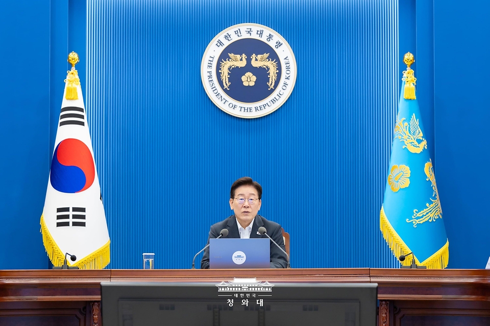 이재명 대통령이 8월 13일 청와대에서 열린 수석보좌관회의에서 발언하고 있다.