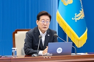 이재명 대통령이 8월 13일 청와대에서 열린 수석보좌관회의에서 발언하고 있다.