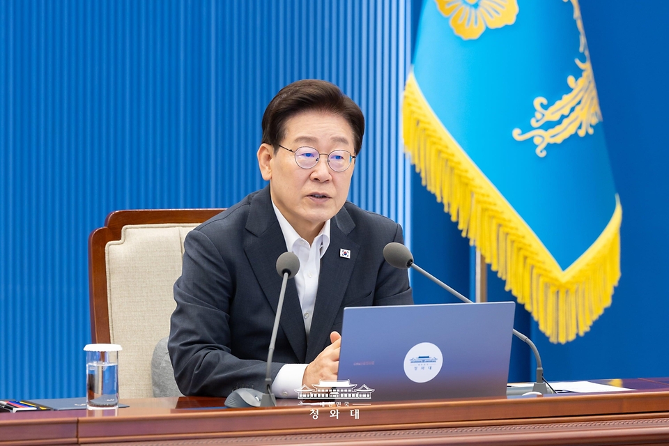 이재명 대통령이 8월 13일 청와대에서 열린 수석보좌관회의에서 발언하고 있다.