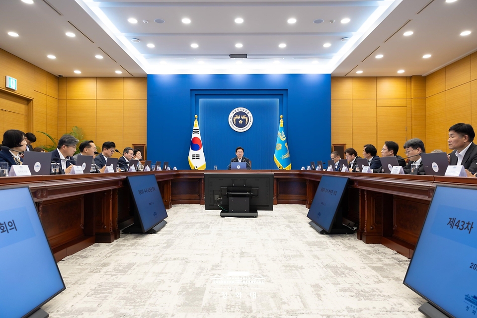 이재명 대통령이 8월 13일 청와대에서 열린 수석보좌관회의에서 발언하고 있다.