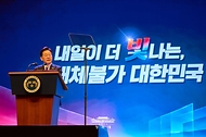 이재명 대통령이 8월 15일 서울 종로구 세종문화회관에서 열린 제81주년 광복절 경축식에서 경축사를 하고 있다.