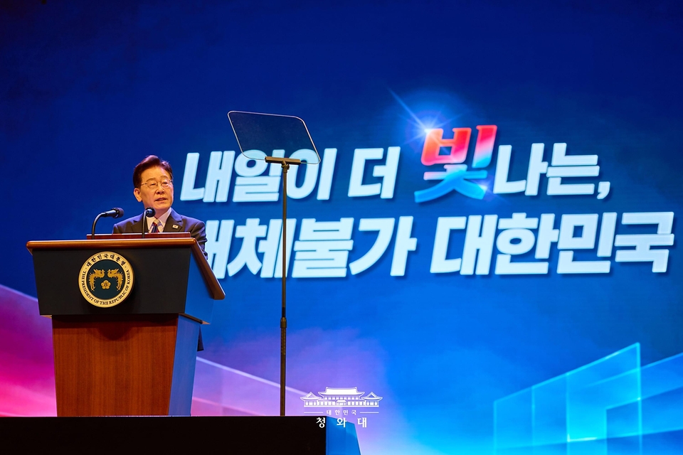 이재명 대통령이 8월 15일 서울 종로구 세종문화회관에서 열린 제81주년 광복절 경축식에서 경축사를 하고 있다.