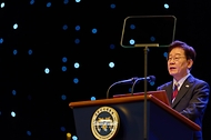 이재명 대통령이 8월 15일 서울 종로구 세종문화회관에서 열린 제81주년 광복절 경축식에서 경축사를 하고 있다.