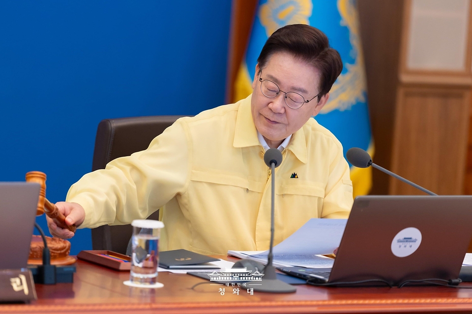 이재명 대통령이 8월 18일 청와대에서 제1회 을지국무회의 개회 선언을 하고 있다.