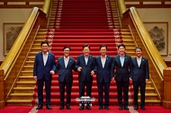 이재명 대통령이 8월 19일 청와대에서 열린 더불어민주당 당대표·후보자 만찬 간담회에 앞서 기념촬영을 하고 있다.