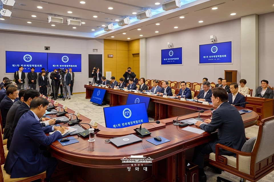 이재명 대통령이 8월 21일 청와대에서 열린 국민주권정부 제1차 반부패정책협의회에서 발언하고 있다.