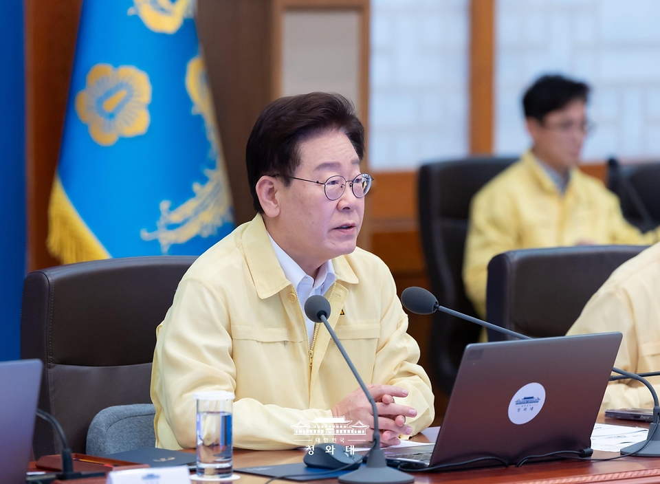 이재명 대통령이 8월 20일 청와대에서 열린 수석보좌관회의에서 발언하고 있다.