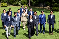 한성숙 국무총리가 8월 23일 서울 종로구 삼청동 총리공관에서 더불어민주당 김민석 당 대표, 강훈식 대통령 비서실장과 함께 고위당정협의회에 참석해 있다.