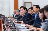 이재명 대통령이 8월 25일 청와대에서 열린 국무회의에서 발언을 하고 있다.