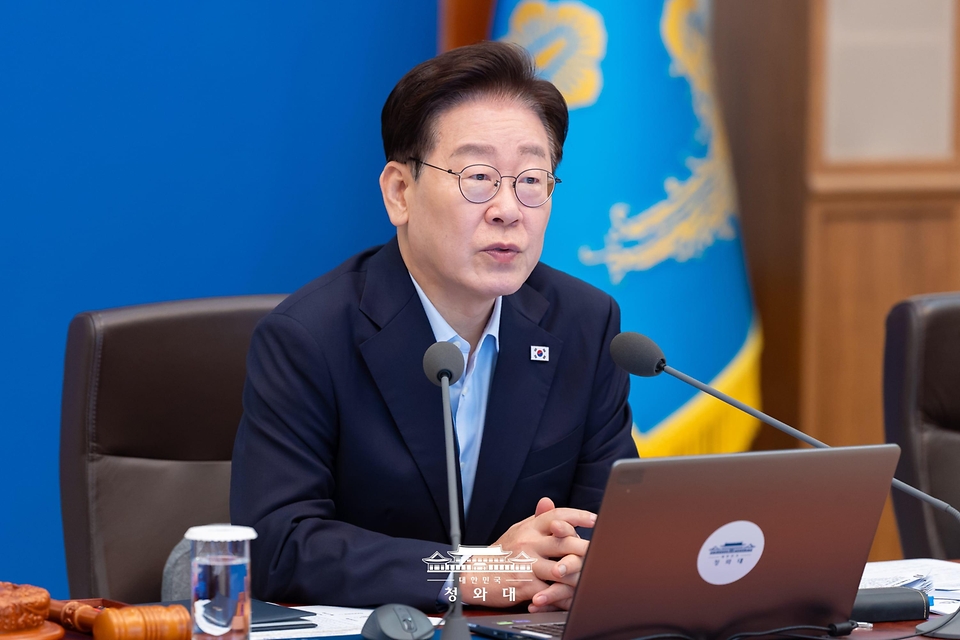 이재명 대통령이 8월 25일 청와대에서 열린 국무회의에서 발언을 하고 있다.