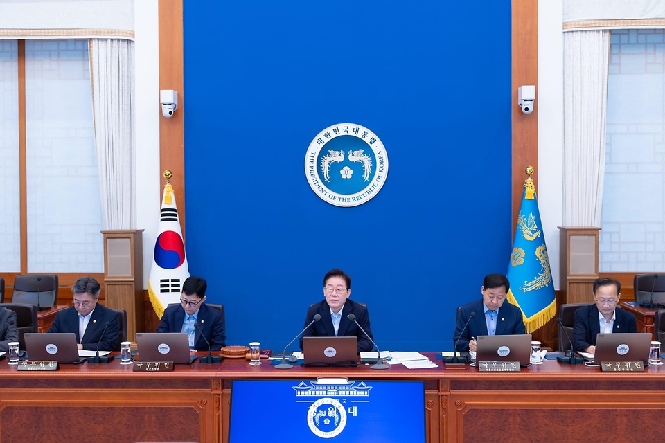 이재명 대통령이 8월 25일 청와대에서 열린 국무회의에서 발언을 하고 있다.