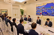 이재명 대통령이 8월 25일 청와대에서 열린 더불어민주당 신임 지도부 만찬 간담회에서 발언하고 있다.