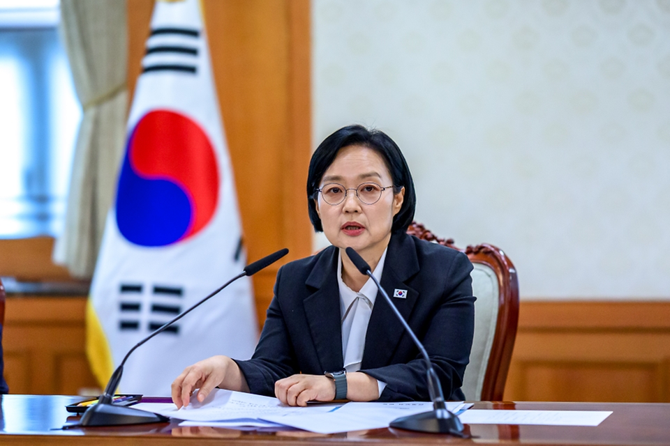 한성숙 국무총리가 8월 27일 정부서울청사에서 열린 데이터 관계장관회의에서 발언하고 있다.