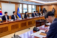 한성숙 국무총리가 8월 27일 정부서울청사에서 열린 데이터 관계장관회의에서 발언하고 있다.