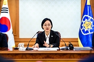 한성숙 국무총리가 8월 27일 서울 종로구 정부서울청사에서 열린 공공누리집 UI/UX 위원회에 참석해 발언하고 있다.