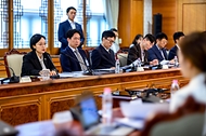 한성숙 국무총리가 8월 27일 서울 종로구 정부서울청사에서 열린 공공누리집 UI/UX 위원회에 참석해 발언하고 있다.