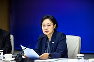 한성숙 국무총리가 8월 28일 서울 중구 대한상공회의소에서 열린 경제 협·단체 규제 합리화 간담회에 참석해 발언하고 있다.