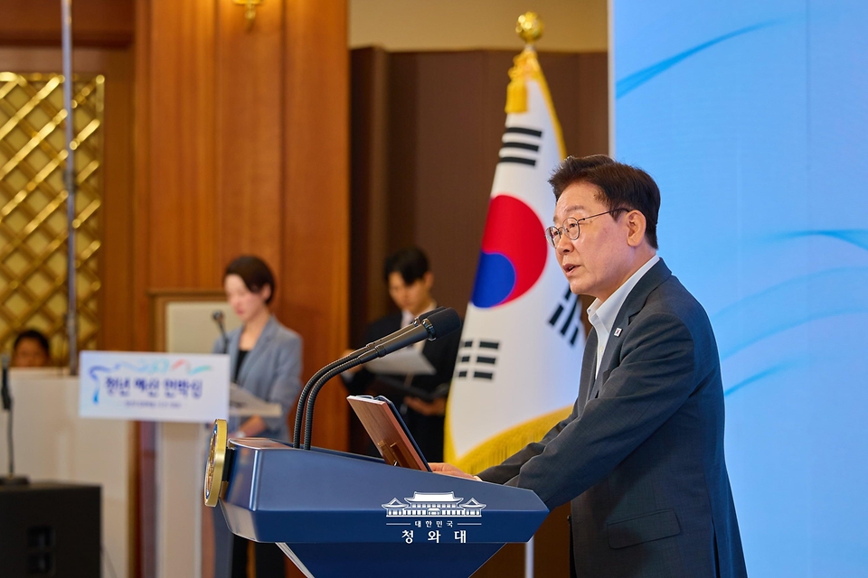 이재명 대통령이 8월 28일 청와대에서 열린 '청년예산 언박싱 2027' 행사에서 발언하고 있다.