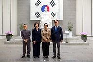 한성숙 국무총리가 8월 29일 서울 용산구 백범 김구기념관에서 열린 '백범 김구 선생 탄생 150주년 유네스코 기념해' 기념식에서 축사를 하고 있다.