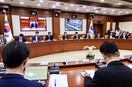 한성숙 국무총리가 9월 3일 서울 종로구 정부서울청사에서 국가정책조정회의를 주재하고 있다.