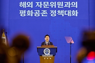 이재명 대통령이 9월 2일 인천 영종도 인스파이어 리조트에서 열린 제22기 민주평통 미주지역 회의에서 격려사를 하고 있다.