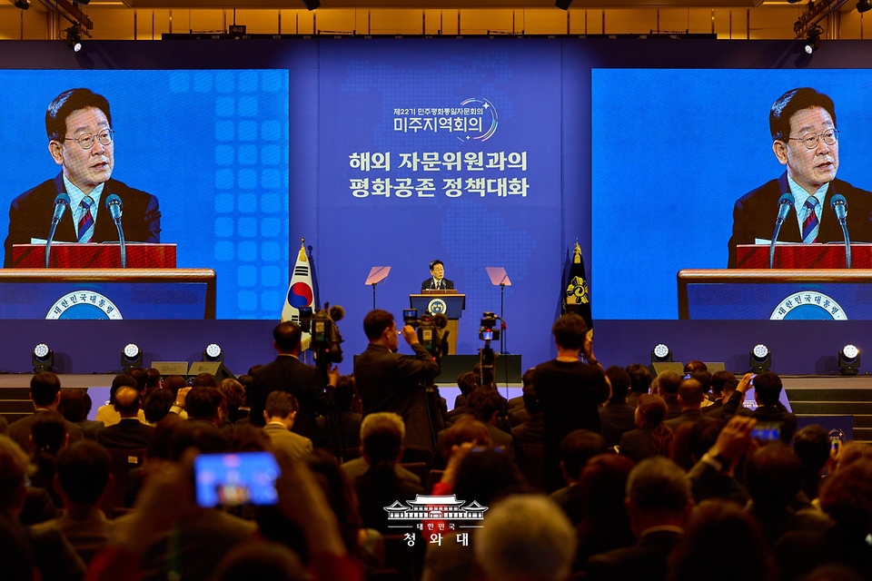 이재명 대통령이 9월 2일 인천 영종도 인스파이어 리조트에서 열린 제22기 민주평통 미주지역 회의에서 격려사를 하고 있다.